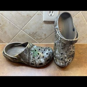 NEW Camo Crocs - sz 9 women/7 mens